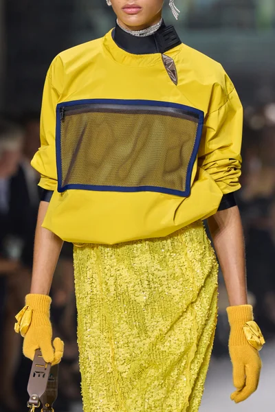 Look 50